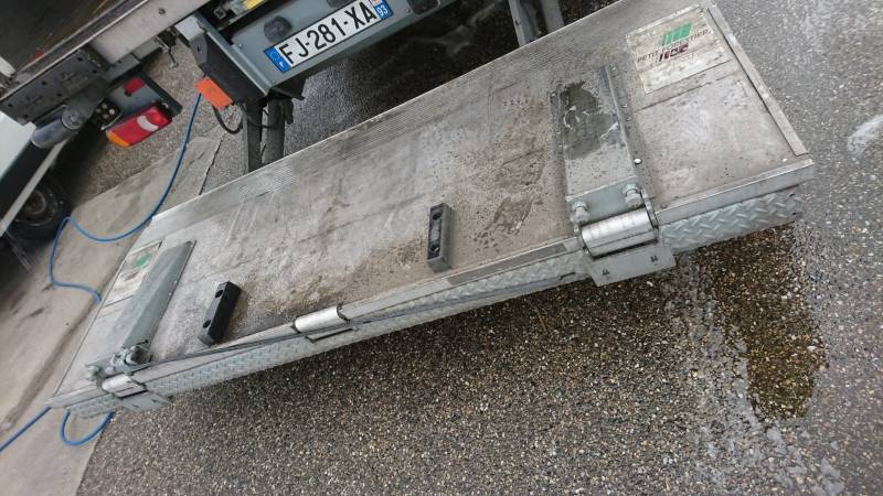 Rénovation d'un hayon de camion frigorifique sur Vitrolles